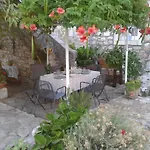 度假居 Stone House Na Rudini
