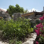 Stone House Na Rudini 度假居 兹拉林