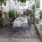 Stone House Na Rudini 度假居 *