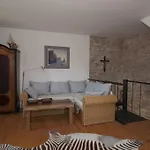 Stone House Na Rudini 度假居 兹拉林