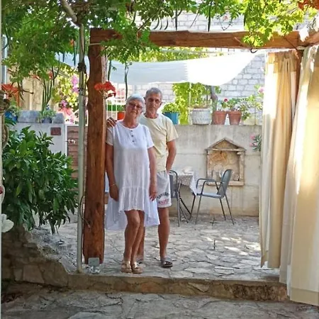 Stone House Na Rudini Casa de Férias Zlarin