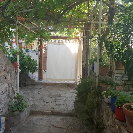 別荘 Stone House Na Rudini