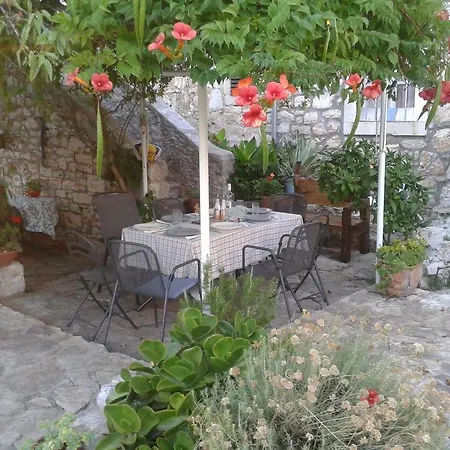 Casa de Férias Stone House Na Rudini