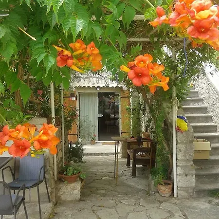 Stone House Na Rudini Casa de Férias