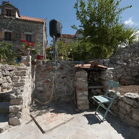 Casa de Férias Stone House Na Rudini *