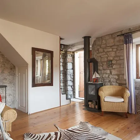 Stone House Na Rudini