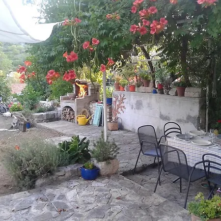 Stone House Na Rudini Casa de Férias