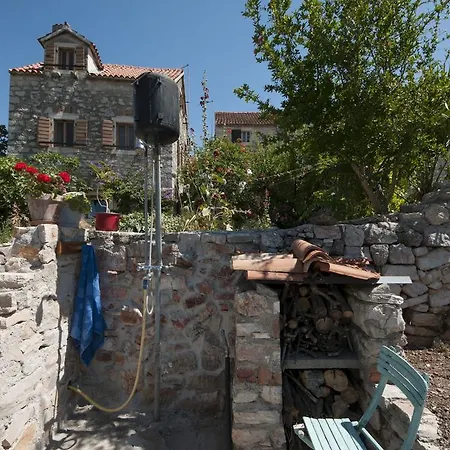 Stone House Na Rudini Casa de Férias