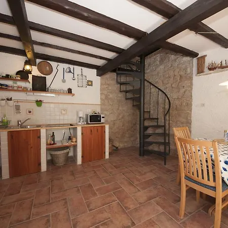 Casa de Férias Stone House Na Rudini