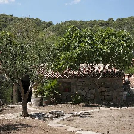 Stone House Na Rudini Casa de Férias