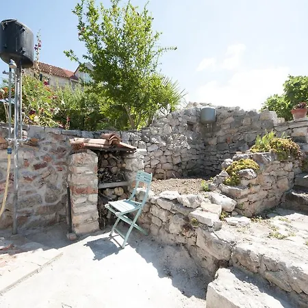 Stone House Na Rudini Casa de Férias