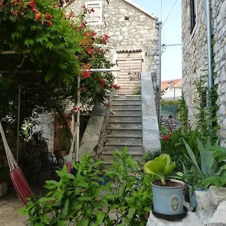 Casa de Férias Stone House Na Rudini Zlarin