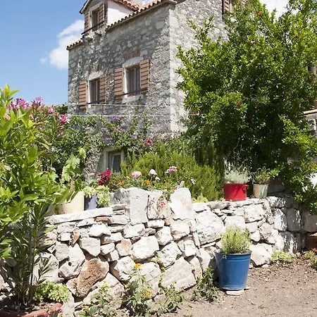 Stone House Na Rudini Zlarin