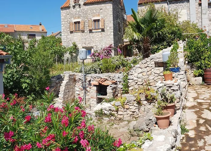 Stone House Na Rudini בית נופש זלארין