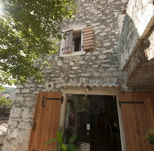 Stone House Na Rudini זלארין