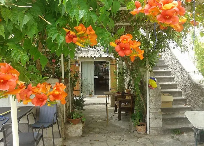 Stone House Na Rudini בית נופש