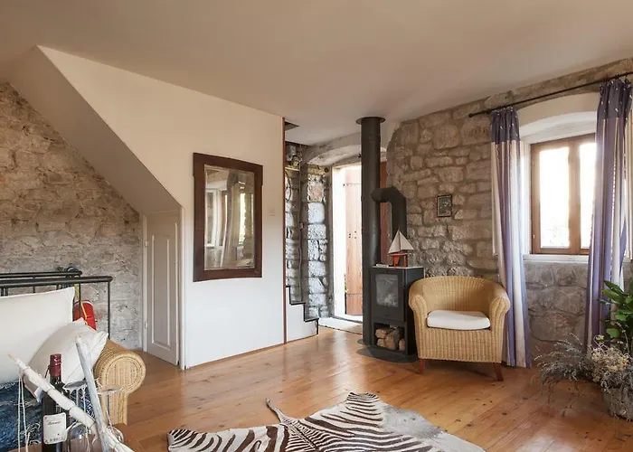 Stone House Na Rudini