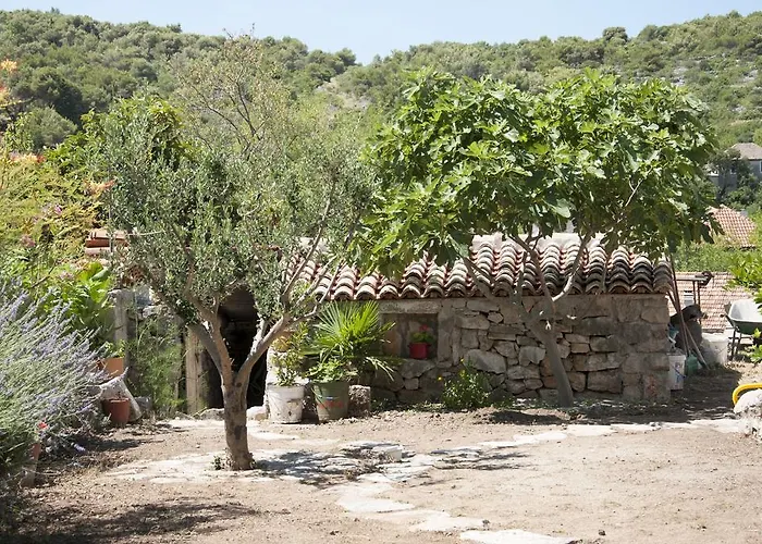 Stone House Na Rudini Zlarin