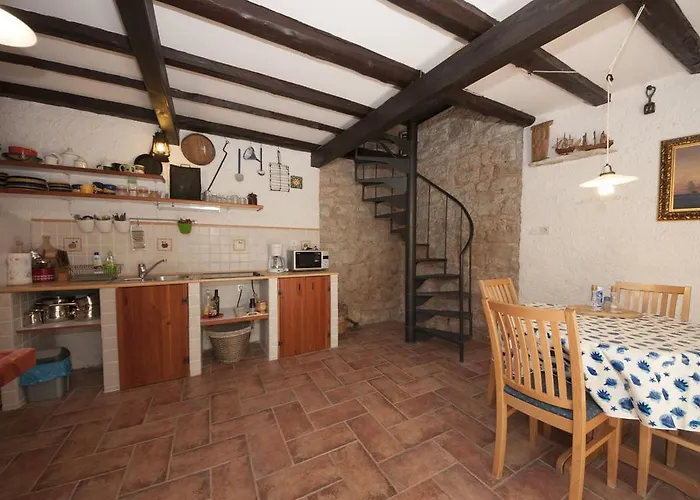 Tatil Evi Stone House Na Rudini