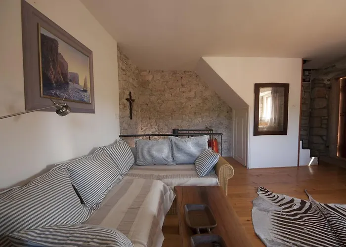 Stone House Na Rudini בית נופש זלארין