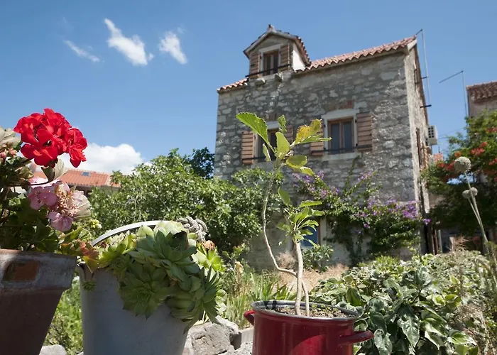 Stone House Na Rudini