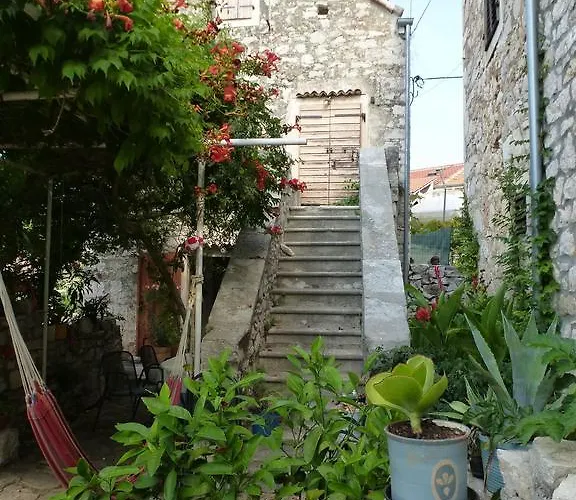 בית נופש Stone House Na Rudini זלארין