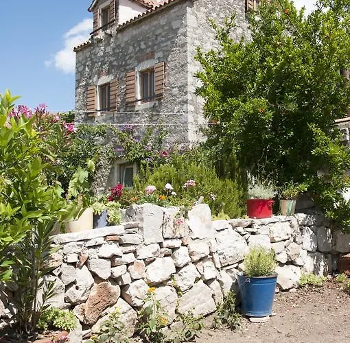 Stone House Na Rudini Zlarin